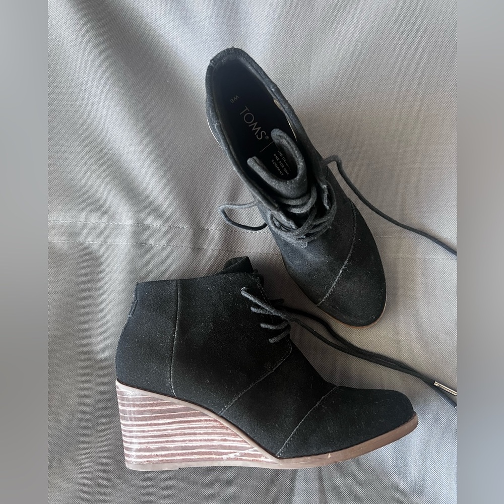 Toms black wedges size 6